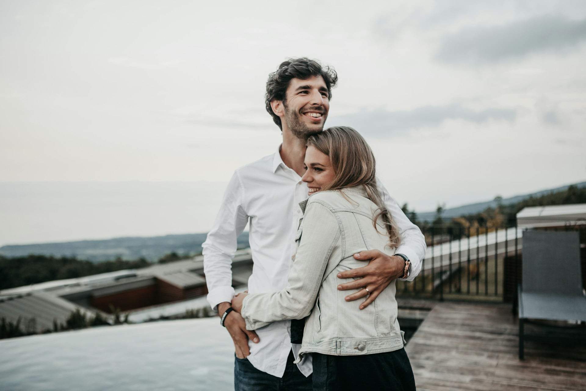 10 cosas que los hombres nunca dicen pero adoran en las mujeres — Relación