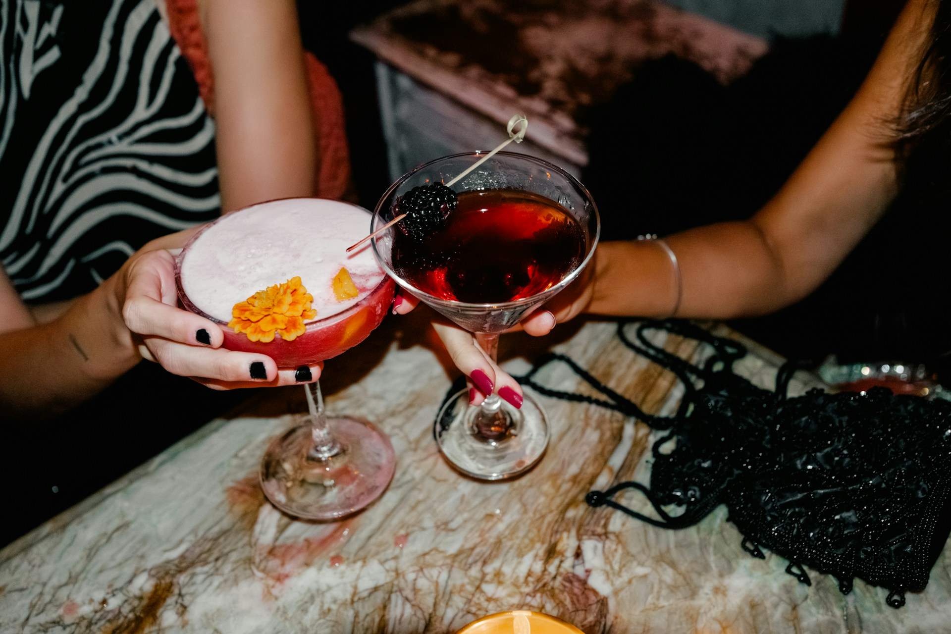 La "ansiedad de resaca" es real: por qué te sientes fatal después de una fiesta — Salud