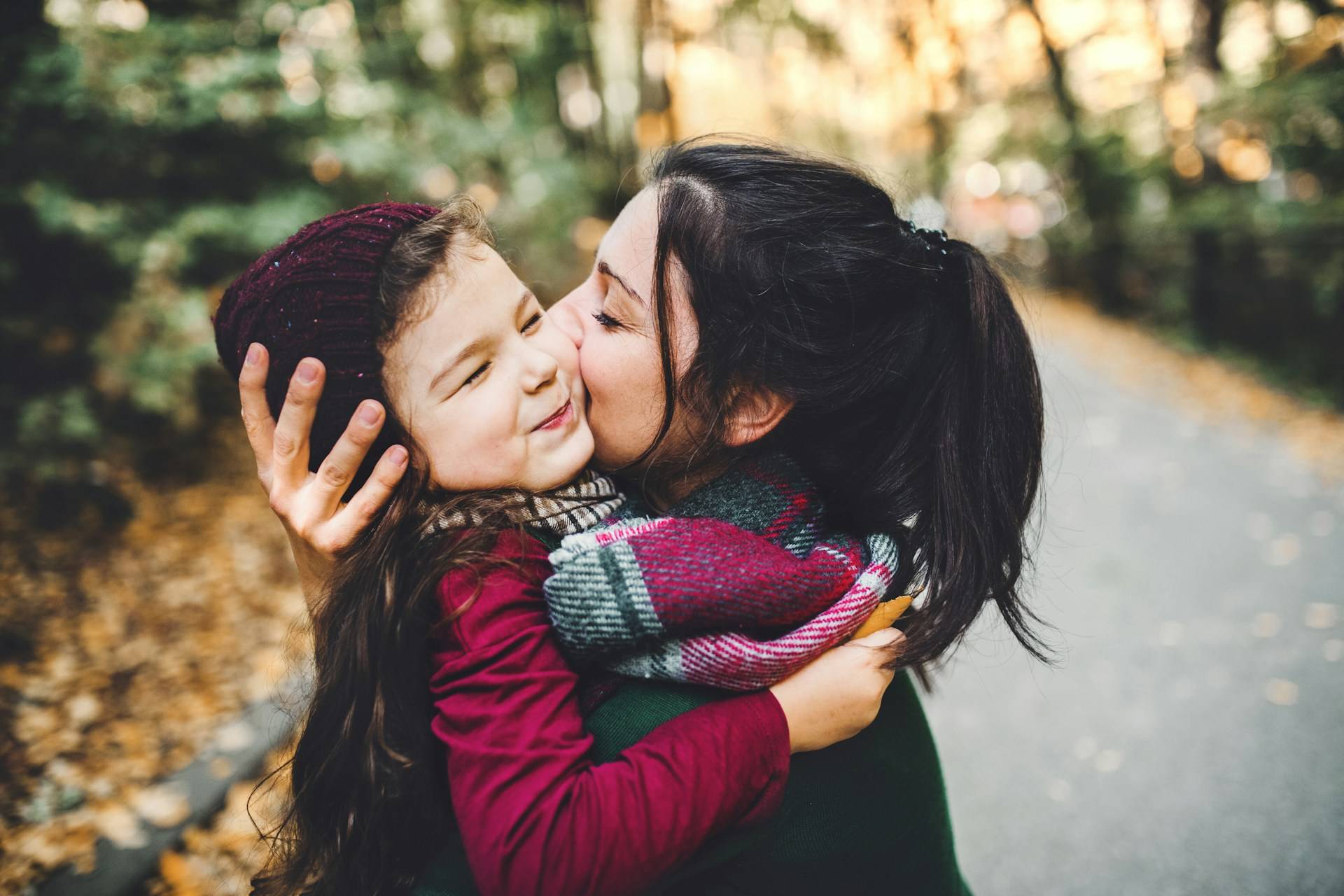 Mi sono separata e all’improvviso ho avuto metà dei problemi: donne raccontano perché è più facile crescere i figli senza marito