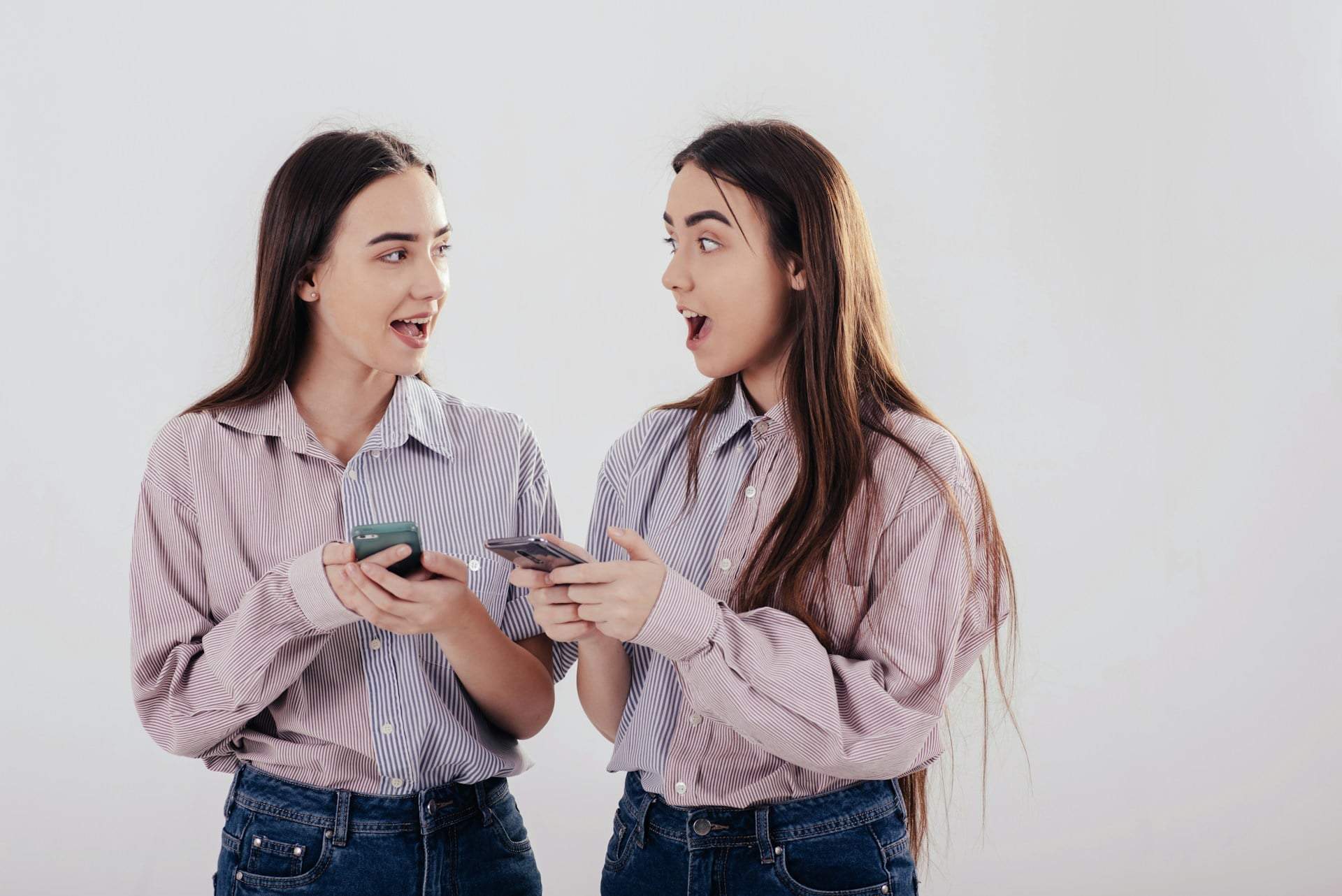 ¿De verdad sientes cuando alguien piensa en ti? - La explicación psico-fisiológica de este fenómeno — Estilo de vida