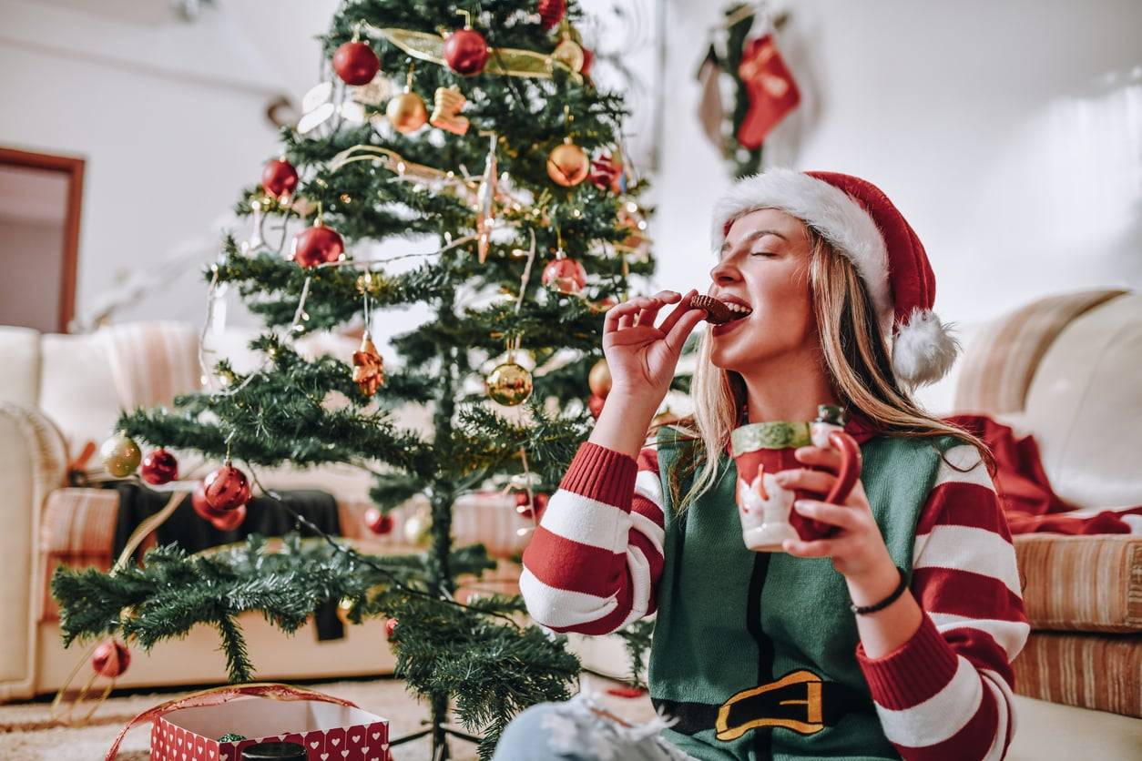 Skip the Christmas Food Coma: A Dietitian’s Tips for Light and Joyful Holidays!
