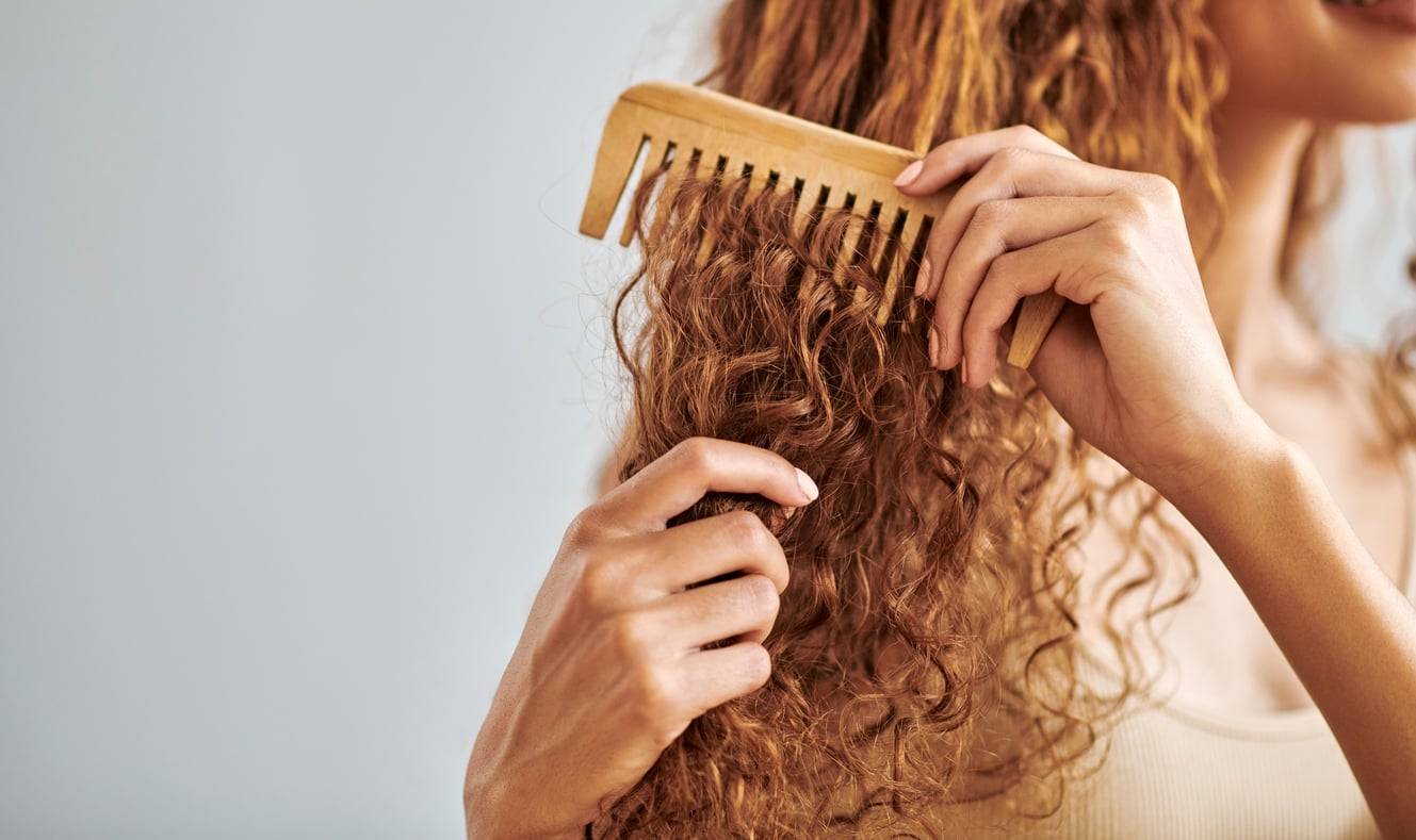 Lockiges Haar? – Diese Fehler können deine Locken ruinieren, wenn du nicht aufpasst