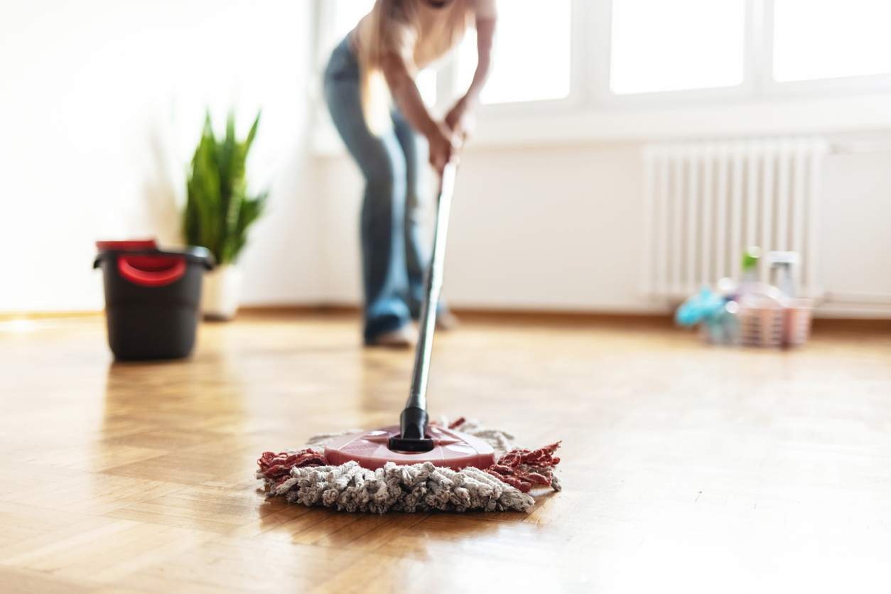 ¿Con qué frecuencia deberías fregar el suelo? Consejos expertos para una limpieza perfecta — Hogar y limpieza