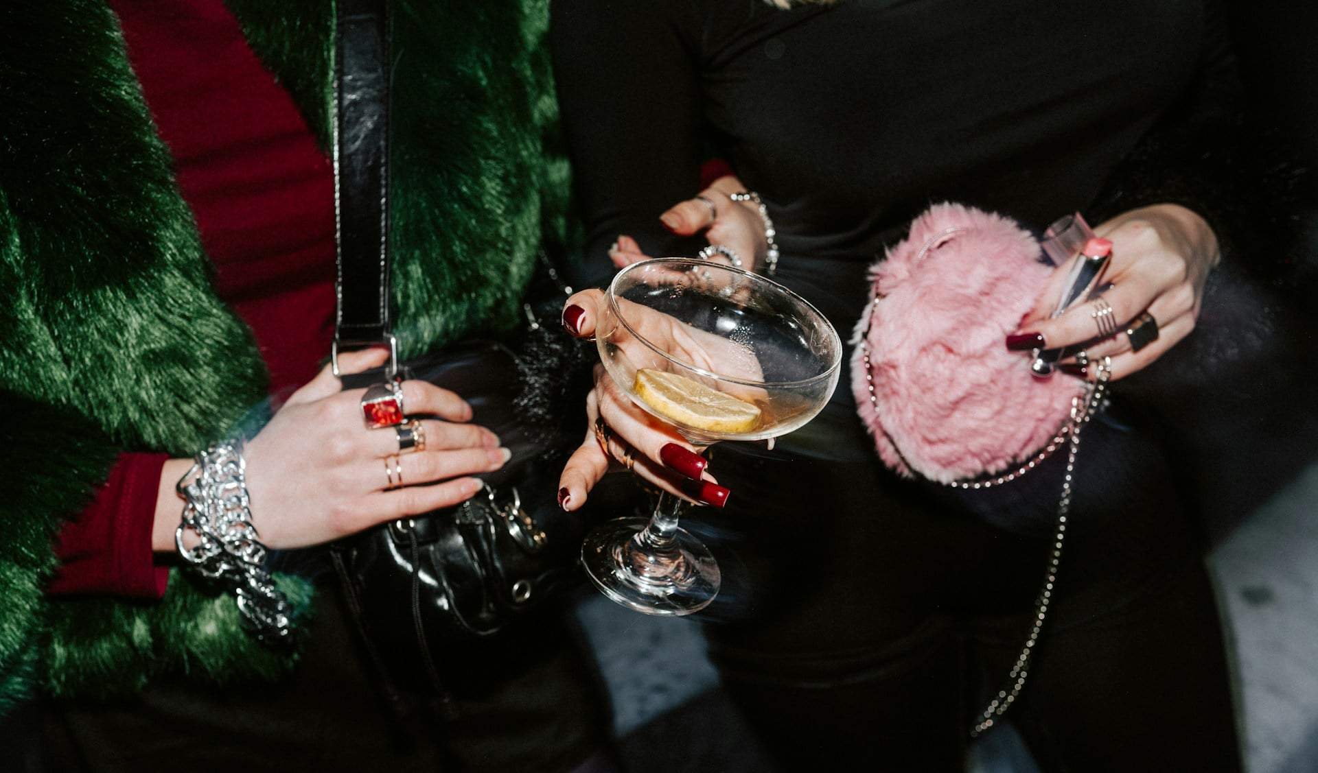 Gli accessori più belli per le feste invernali che ti faranno sentire come una star sul red carpet — Moda