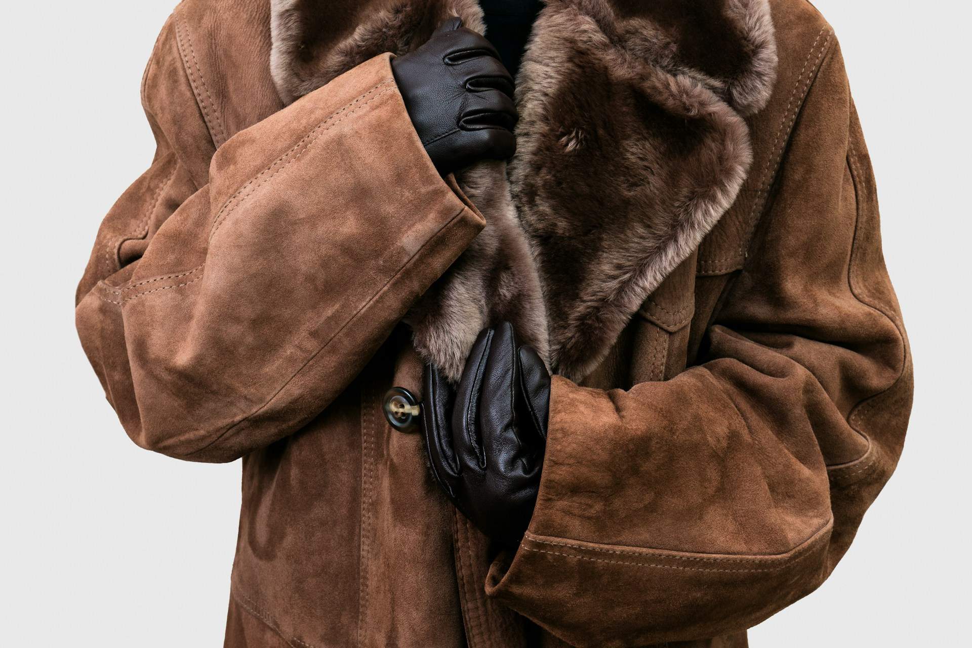 Porta il tuo look invernale a un altro livello con la teoria del cappotto sbagliato — Moda