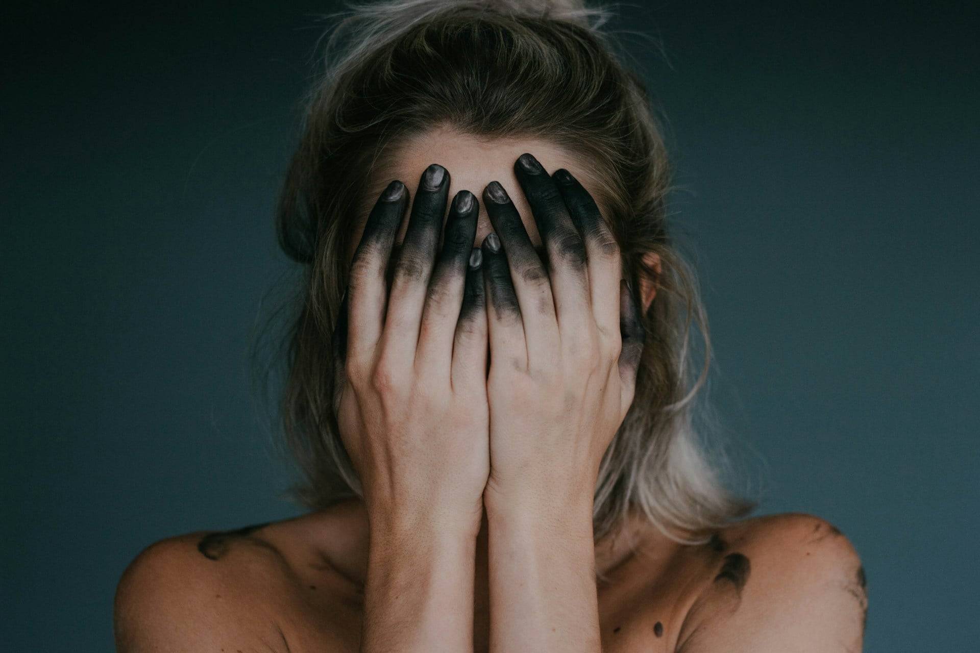 Wo spürst du Sorgen oder Wut in deinem Körper? – So zeigen sich Gefühle körperlich