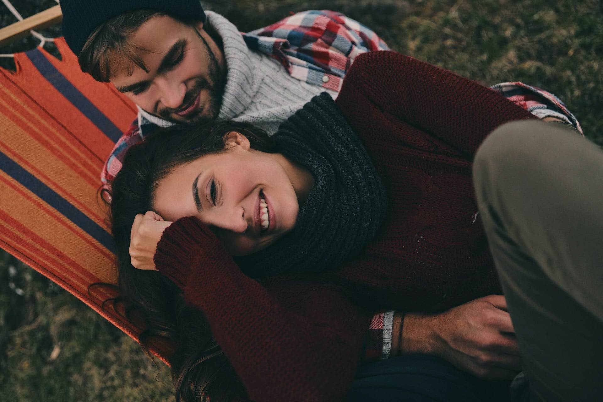 «Lui è severo, io più permissivo» – Abbiamo chiesto agli uomini qual è la sfida più grande anche nei matrimoni felici