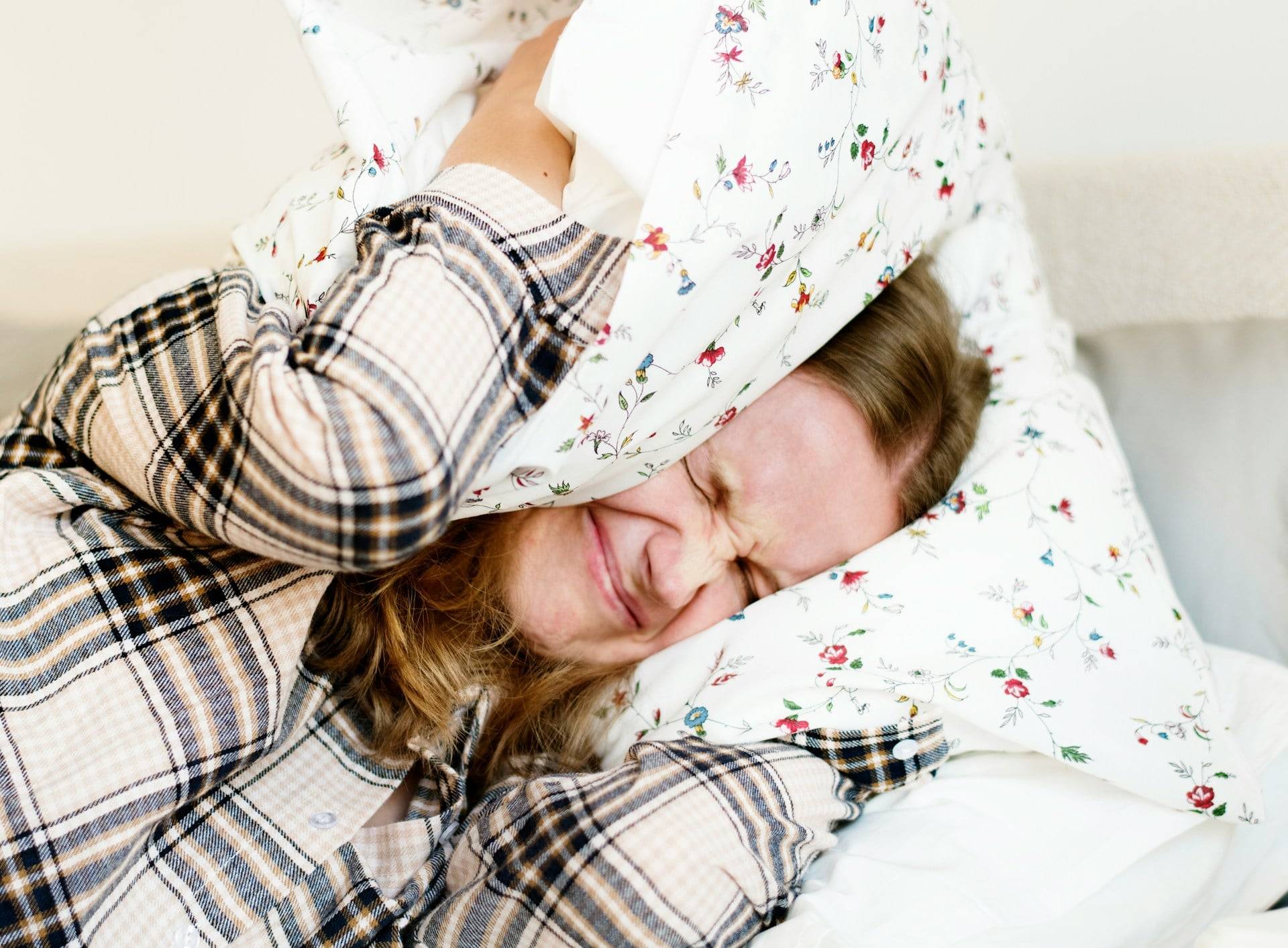 Das Spiel der Hormone: 4 Zeichen, dass du alles intensiver fühlst – wegen deiner Hormone