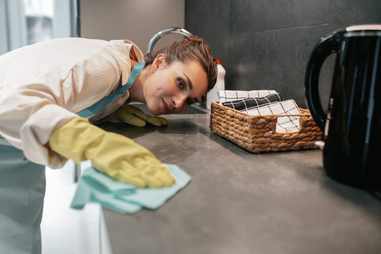 10 Reinigungsfehler, die dein Zuhause schneller wieder schmutzig machen — Haushalt