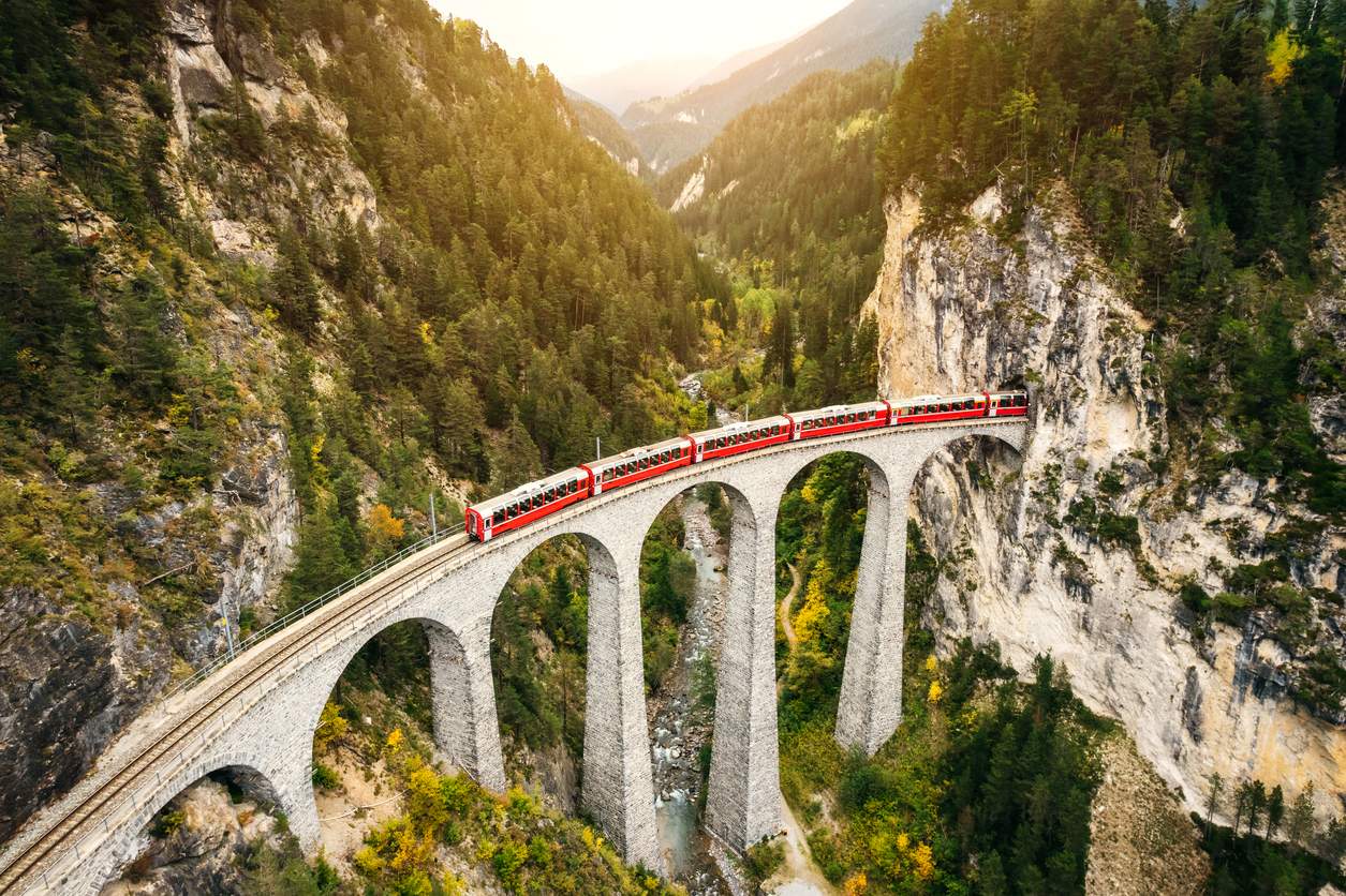 Scopri la Svizzera in treno – i paesaggi alpini più belli ti aspettano — Tempo libero