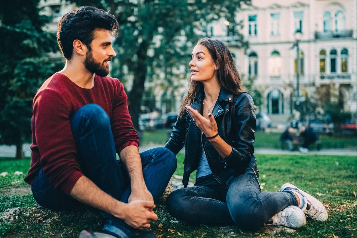 Peut-on trop communiquer dans un couple ? Les thérapeutes répondent oui — Relation