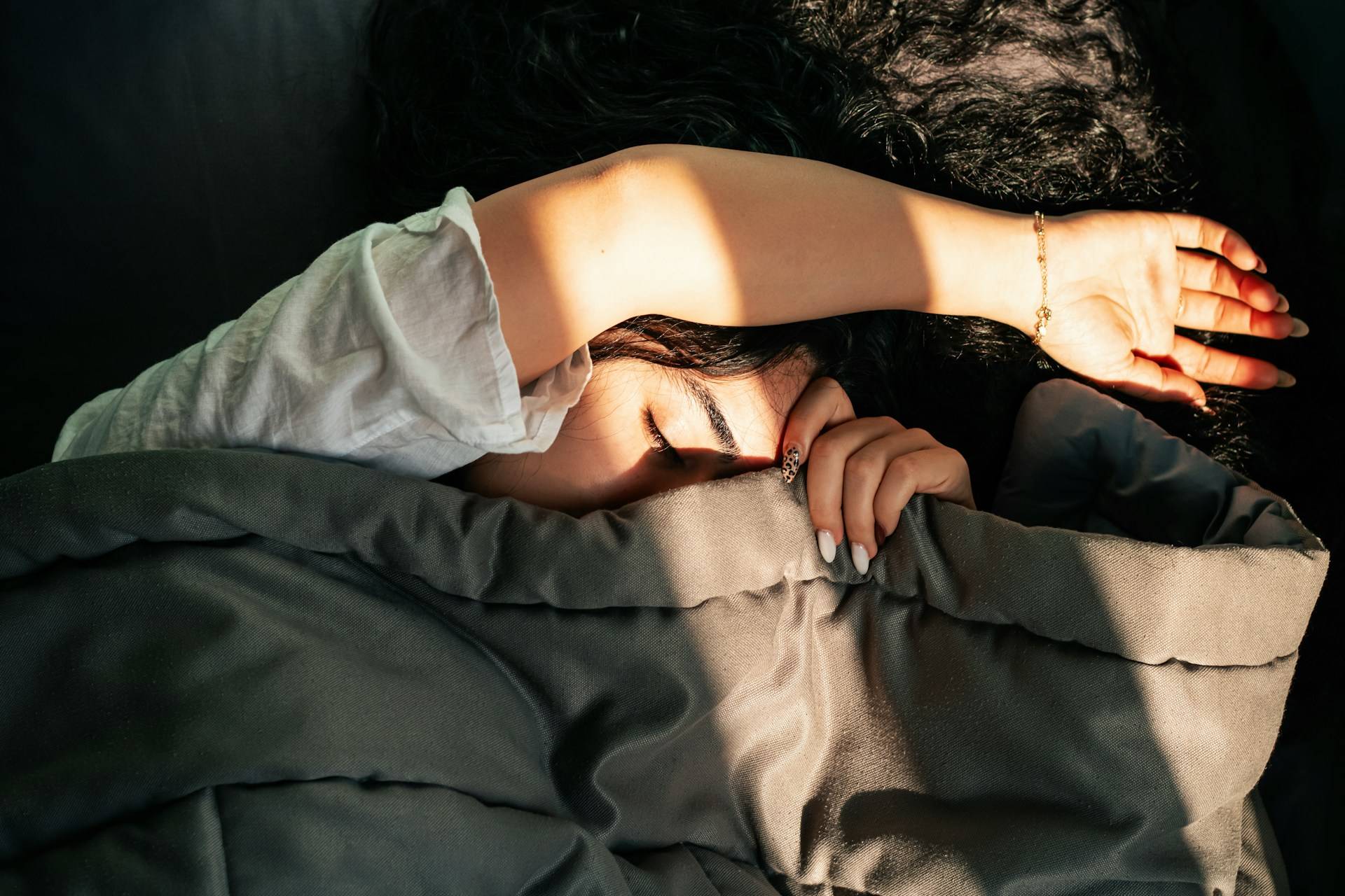 If You Use These 8 Phrases, Your Self-Esteem Might Be Low