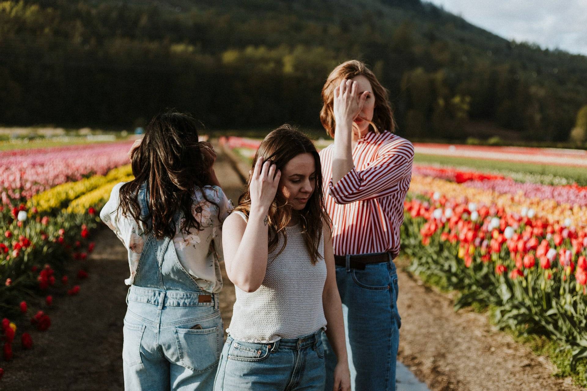 5 Reasons Siblings Don’t Always Get Along — According to Family Therapists
