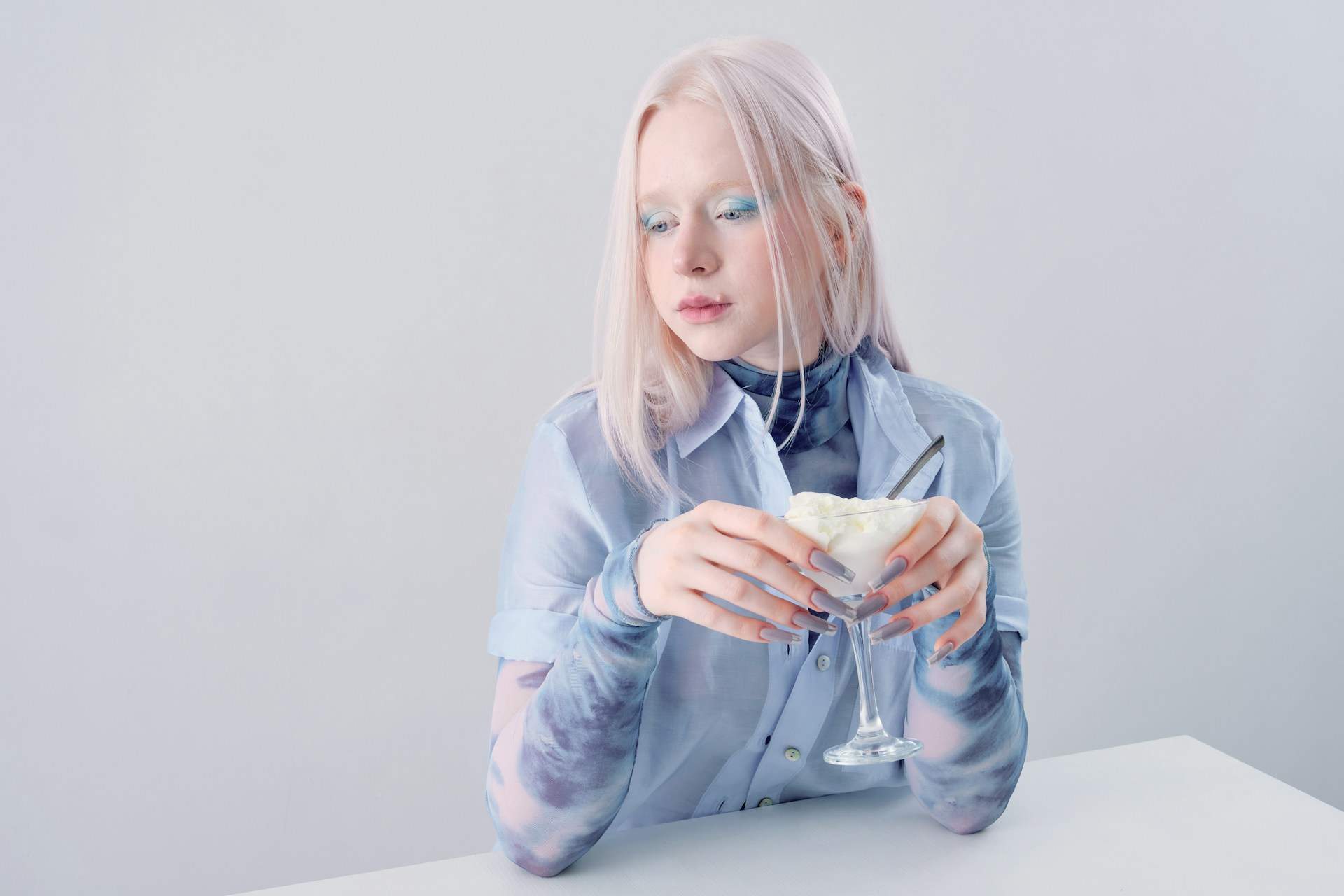 Le bleu pâle est la couleur tendance du printemps — voici les pièces à shopper absolument — Mode