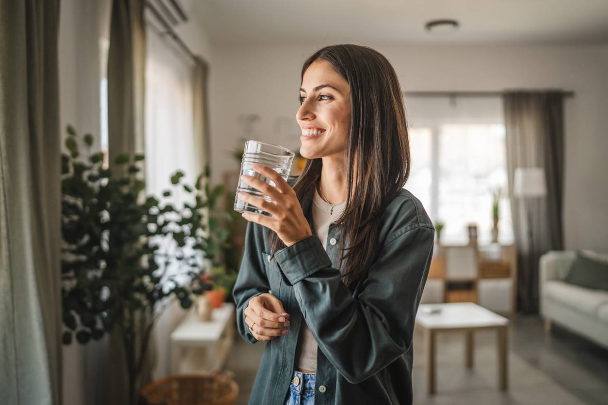 So sehr beeinflusst die Wassertemperatur deine Gesundheit – kalt, lauwarm oder heiß trinken?