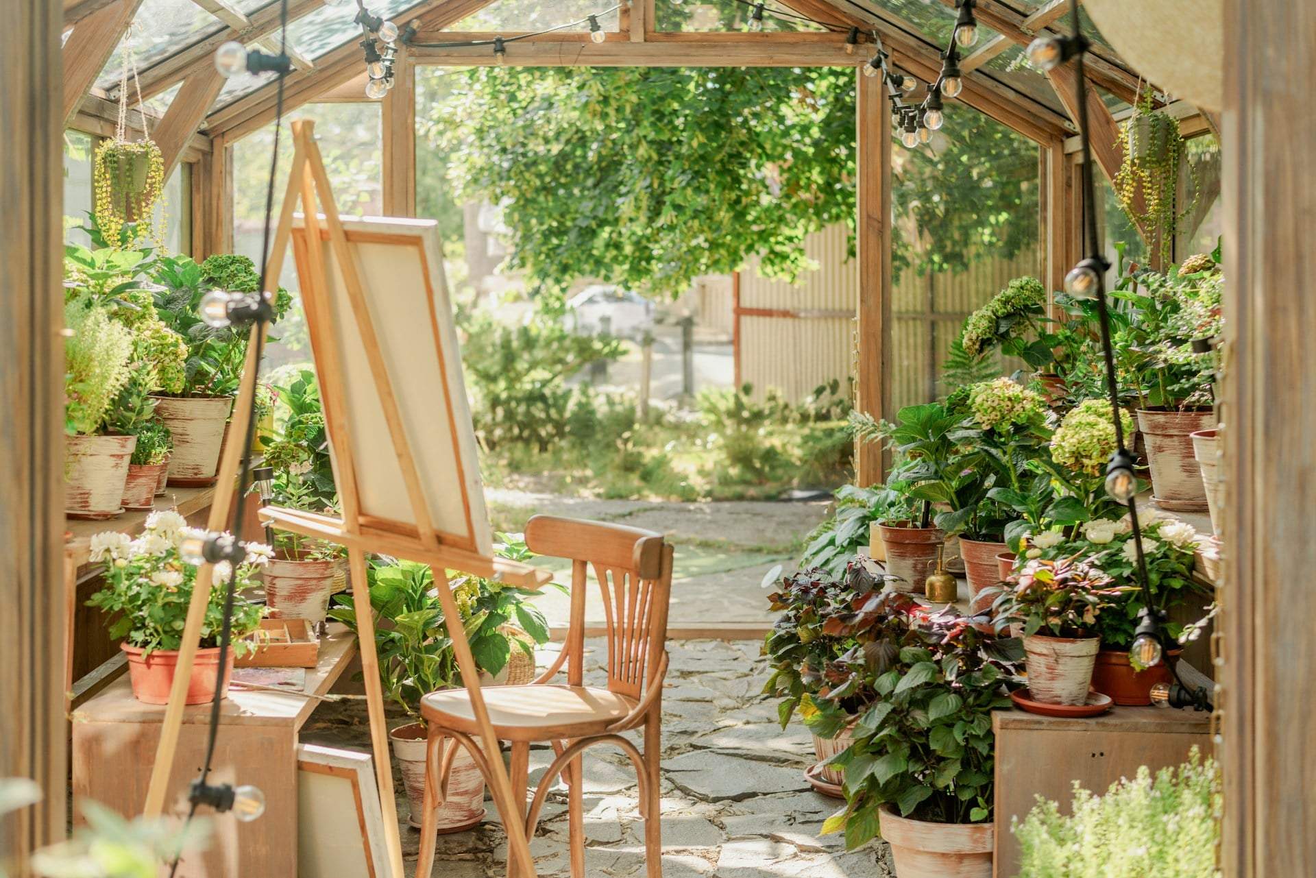Las tendencias de jardín para 2026 que te van a encantar si odias arrancar malas hierbas — Jardín y terraza