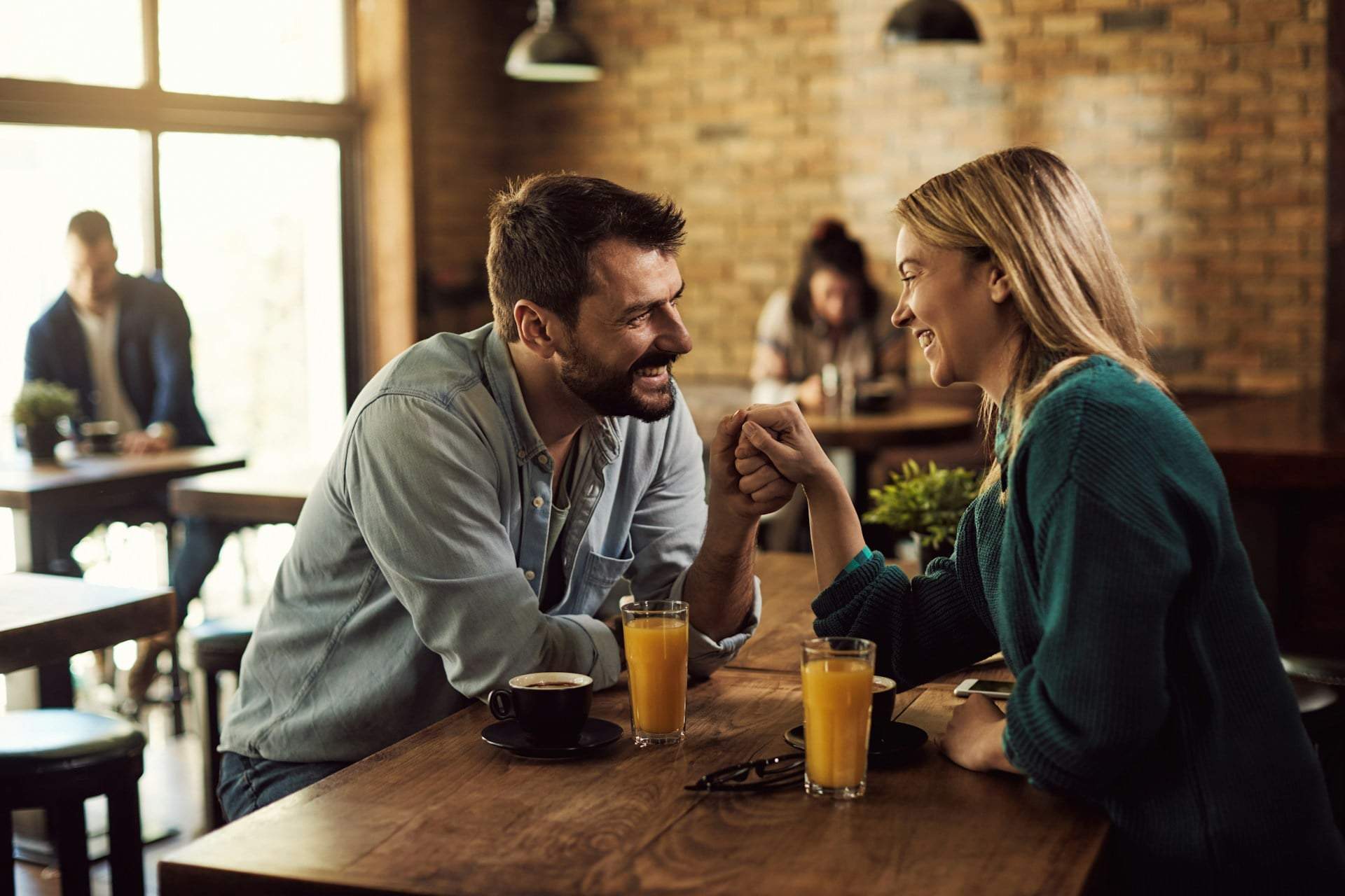 Il flirt è un'arte perduta? "Se mi piace qualcuno, lo cerco su Instagram" — e questo la dice lunga — Relazione