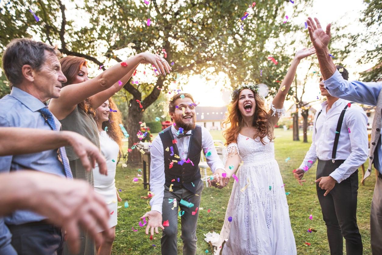 8 ideas DIY para decorar tu boda en el jardín sin gastar una fortuna — Decoración