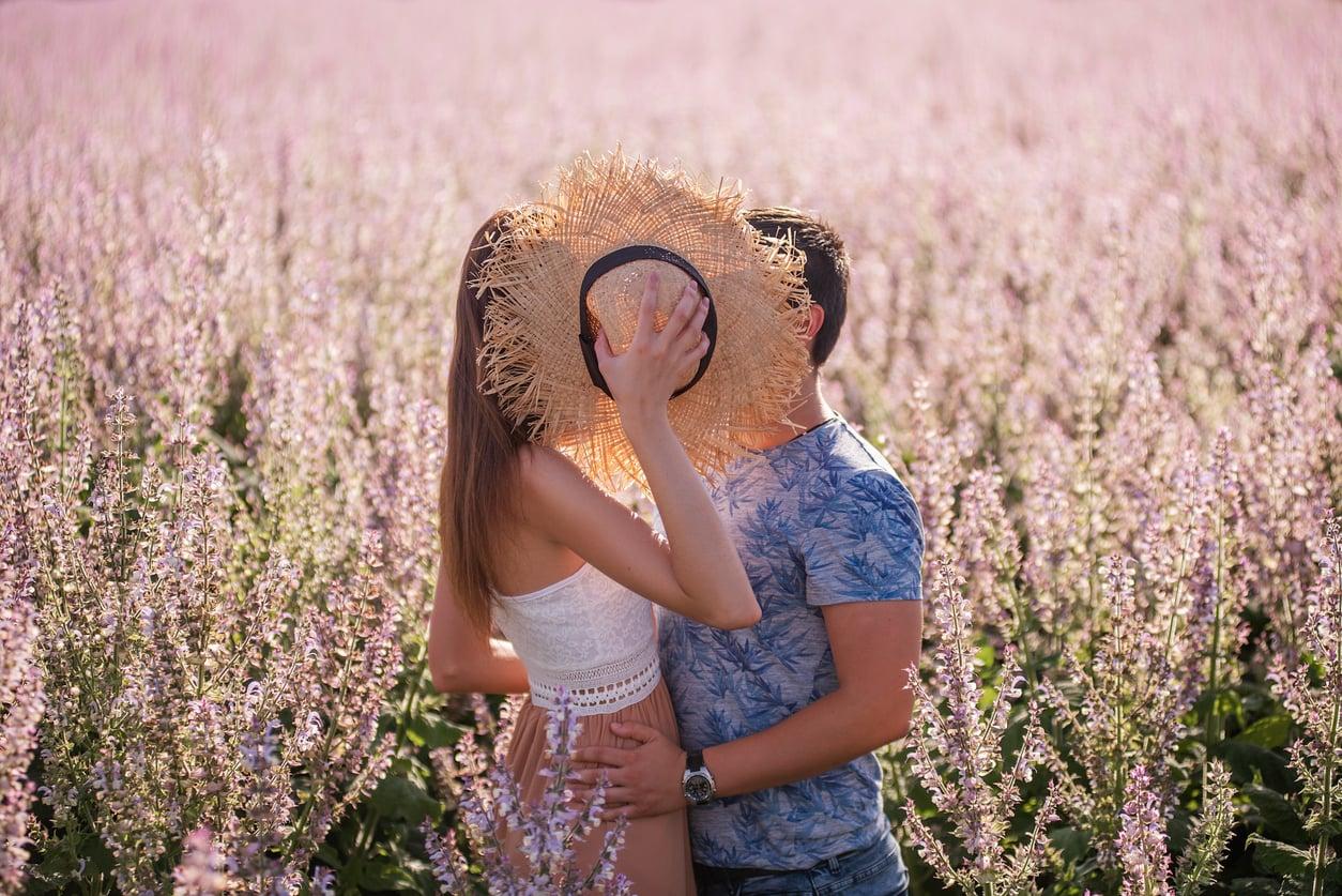 These zodiac sign pairs are magnetically drawn to each other right now — Lifestyle