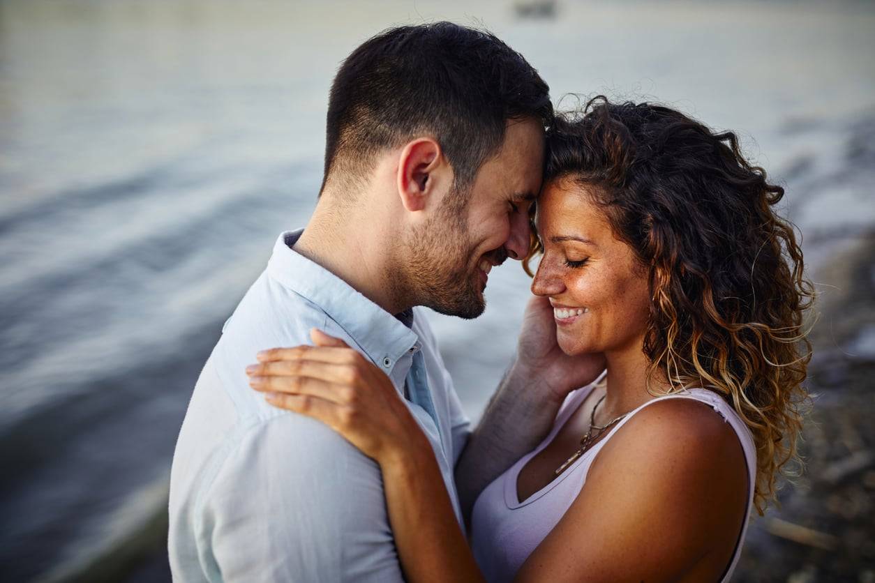 6 signes du zodiaque qui pourraient vivre un amour karmique lors du solstice de juin