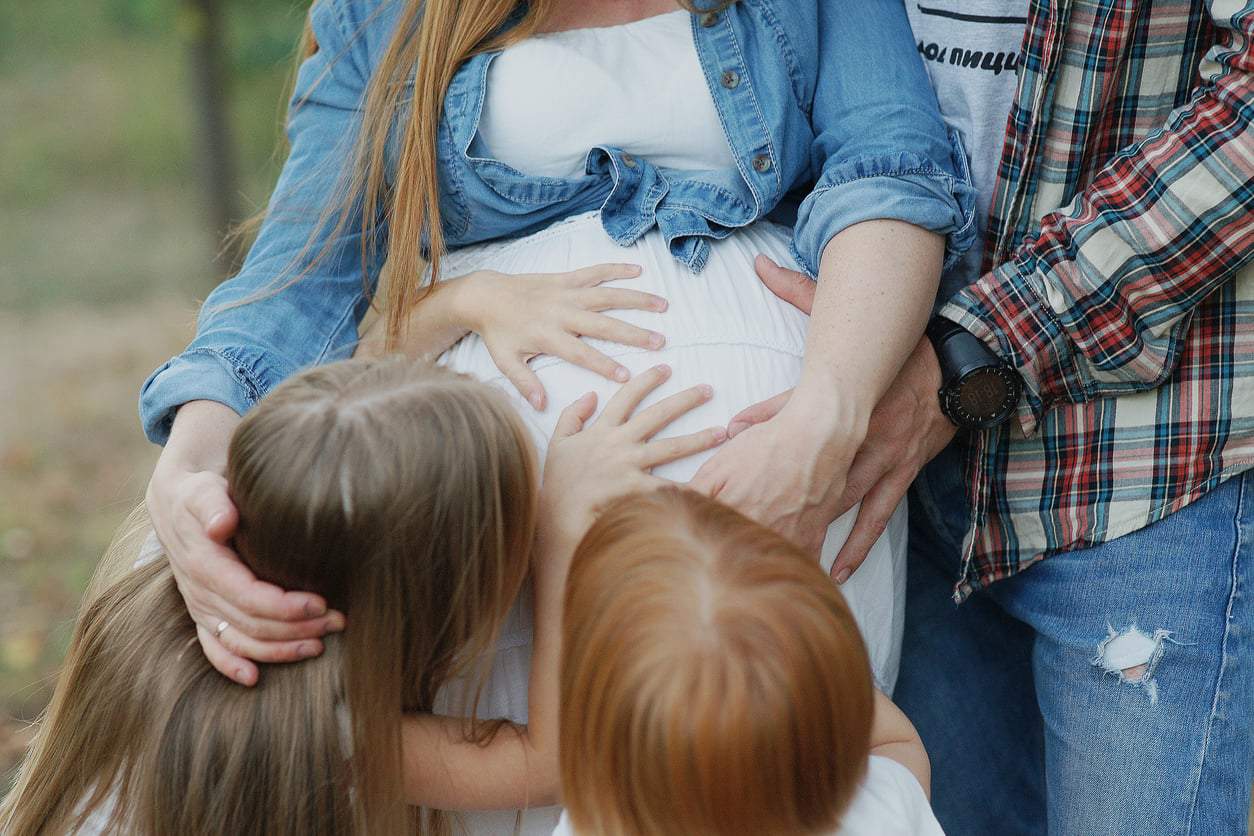 Mehr Kinder als geplant macht Eltern unglücklicher – das zeigt eine neue Studie — Familie