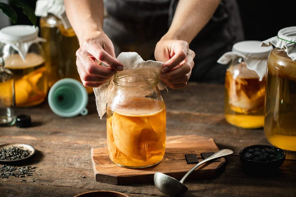 Kombucha, kéfir, gut shots : comment les préparer chez soi et ce qu'ils font vraiment à votre santé — Santé