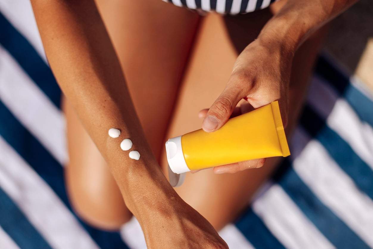 5 Sonnenschutz-Fehler, die fast jeder im Sommer macht — Gesicht