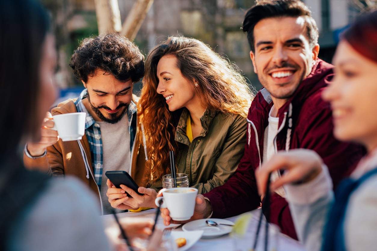 Sortir avec l'ex d'un ami : vraiment interdit, ou juste un tabou qu'on s'impose ? — Relation