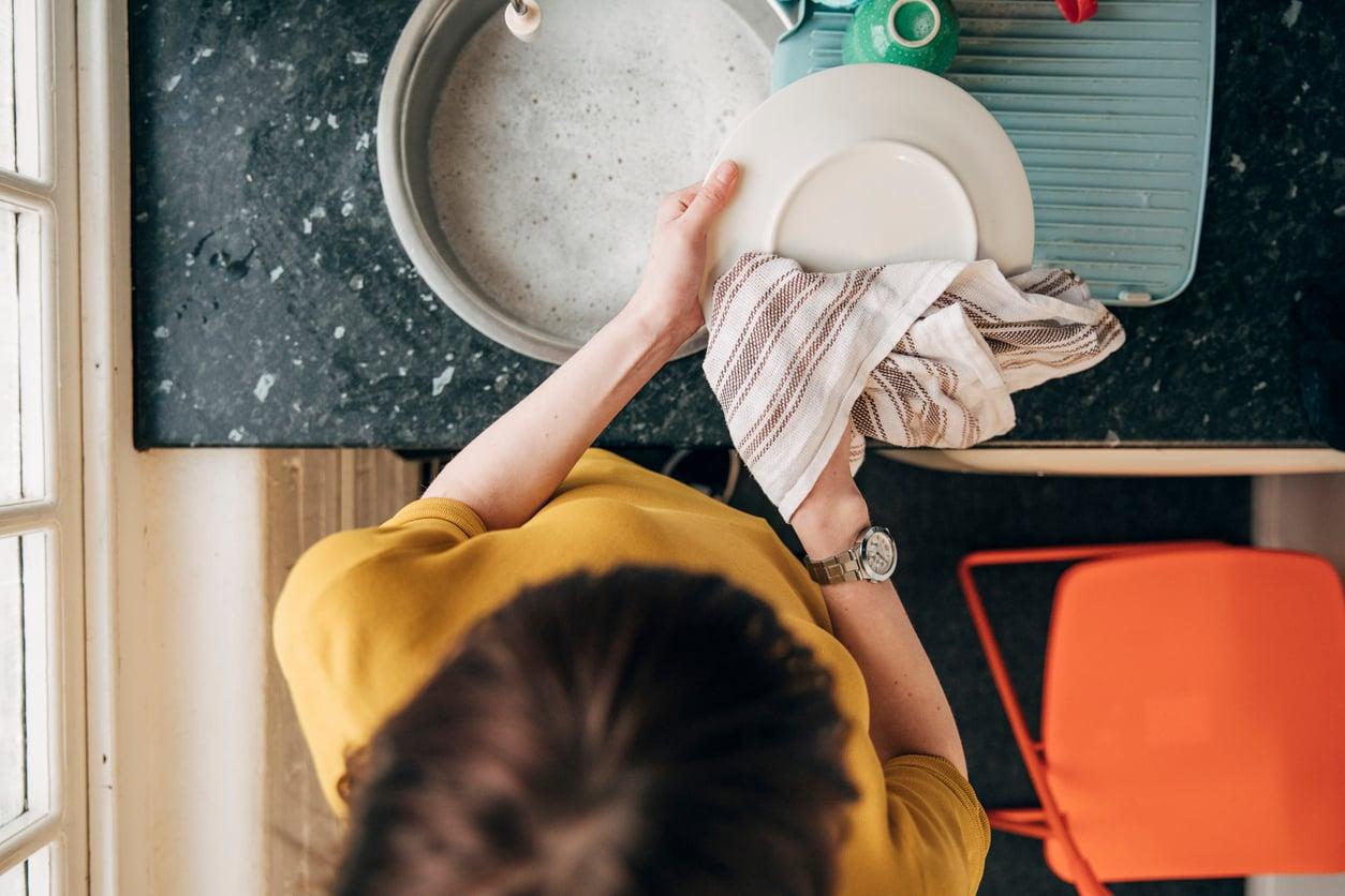 Das Küchentuch ist ein echter Bakterienherd – so reinigst du es wirklich richtig — Haushalt