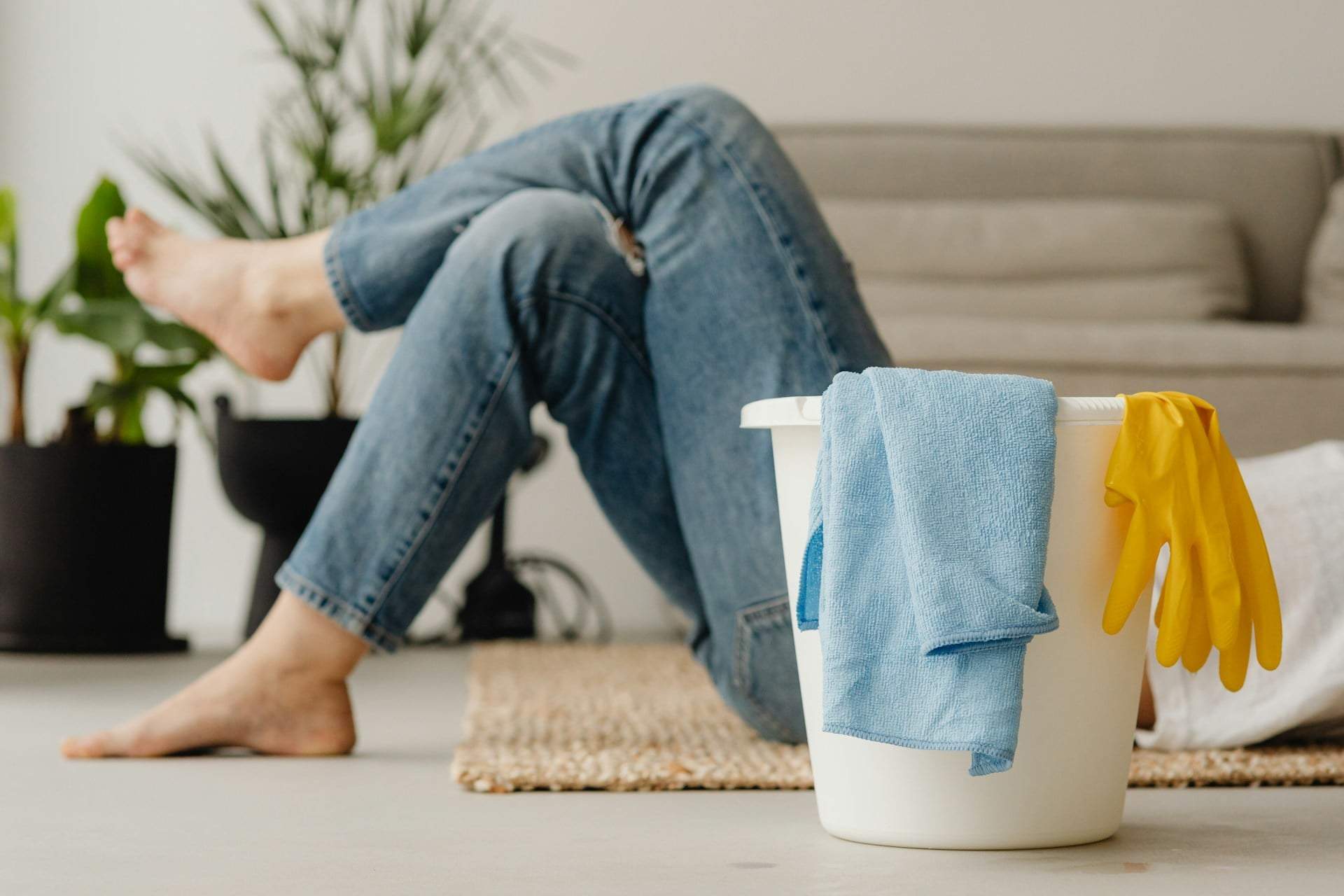 7 einfache Tricks, mit denen du dauerhaft weniger Staub in deiner Wohnung hast — Haushalt