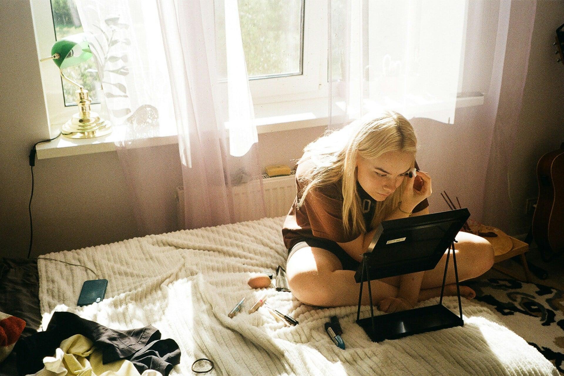 Homebody ou fêtard ? Comment gérer le fait que votre partenaire est bien plus sociable que vous cet été — Mode de vie