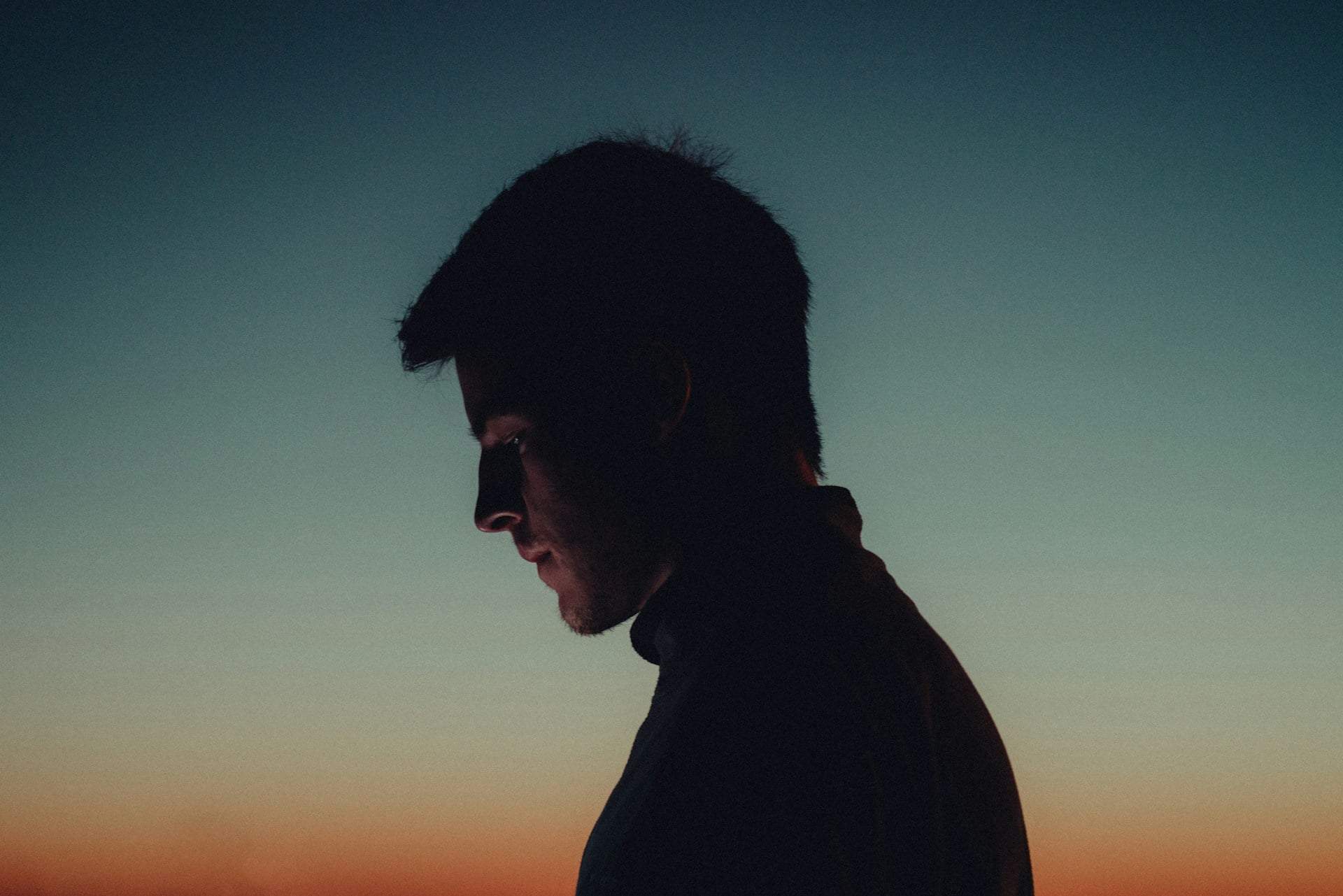 "Mi ha detto di non chiedergli del passato perché tanto non conta" — Come riconoscere un uomo emotivamente inaccessibile — Lifestyle
