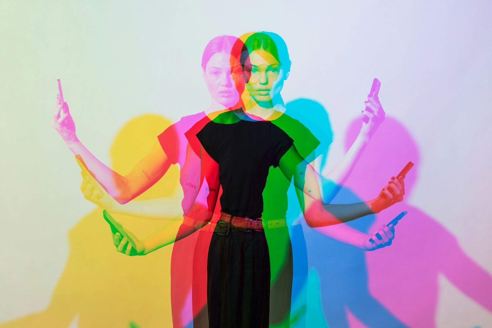 Colori dell'aura e loro significato: scopri la tua energia con il test dello specchio — Lifestyle