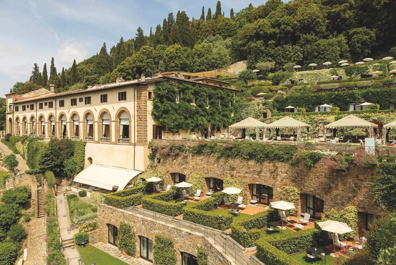 Cette ancienne abbaye toscane vient de rouvrir ses portes — et le monde entier en parle — Loisirs