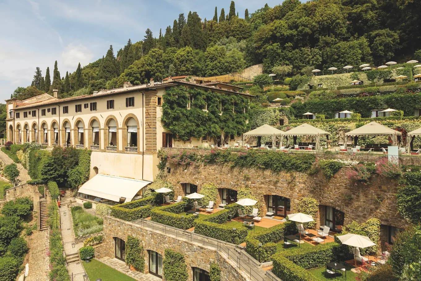 Cette ancienne abbaye toscane vient de rouvrir ses portes — et le monde entier en parle