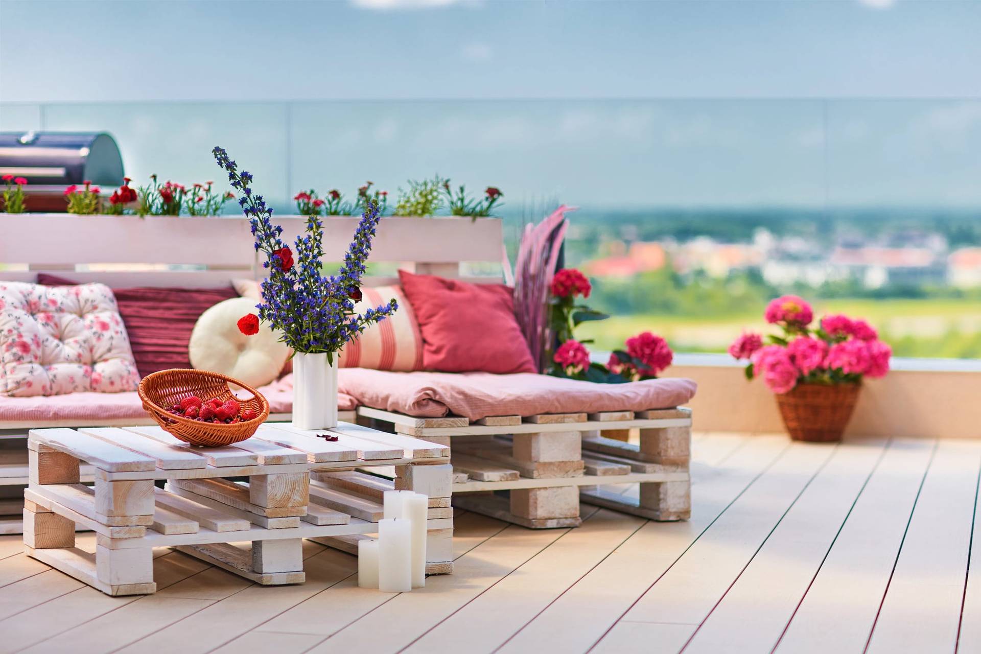 4 idee geniali e low cost per arredare il giardino con il fai da te