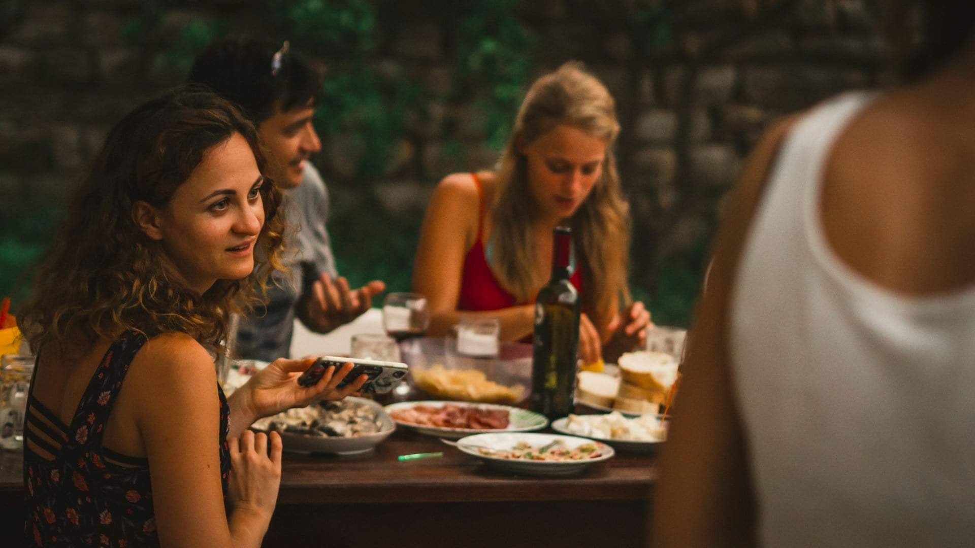 "I'm done cleaning up after everyone" — Why women over 30 are quietly stopping to host guests — Family