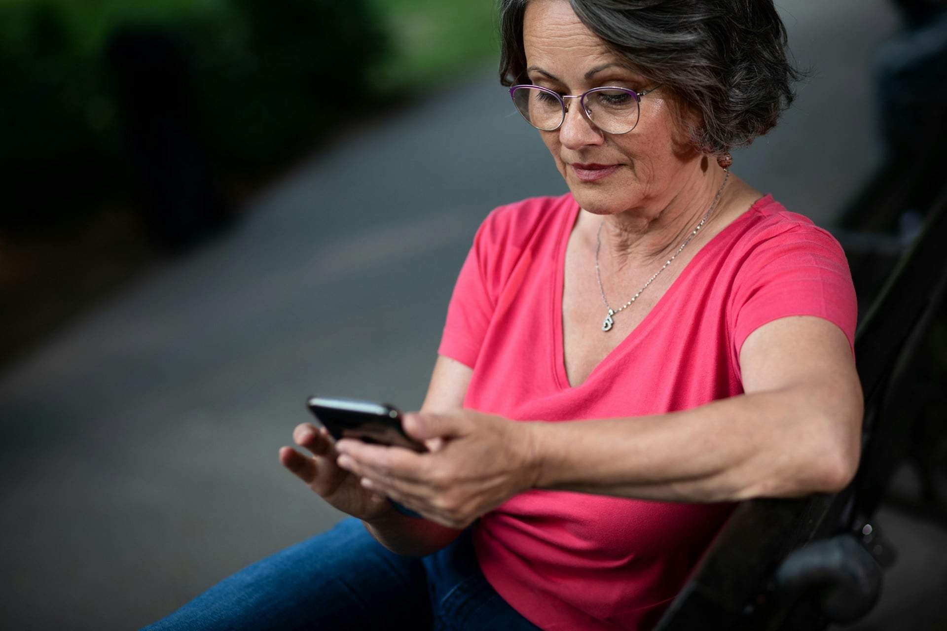 Rencontres après 50 ans : comment se lancer sur les applis sans se perdre — Mode de vie