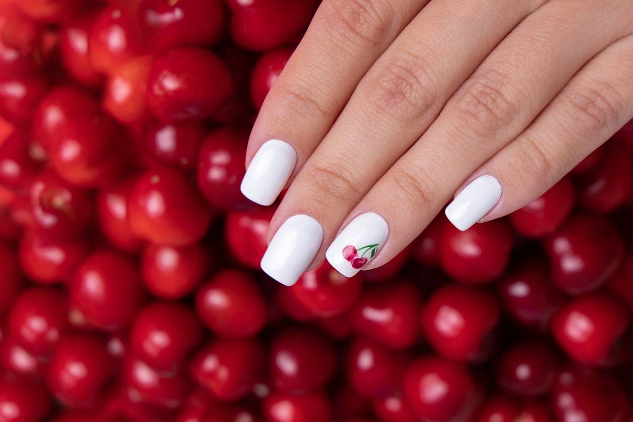 Uñas de cereza: la tendencia de manicura más bonita del verano
