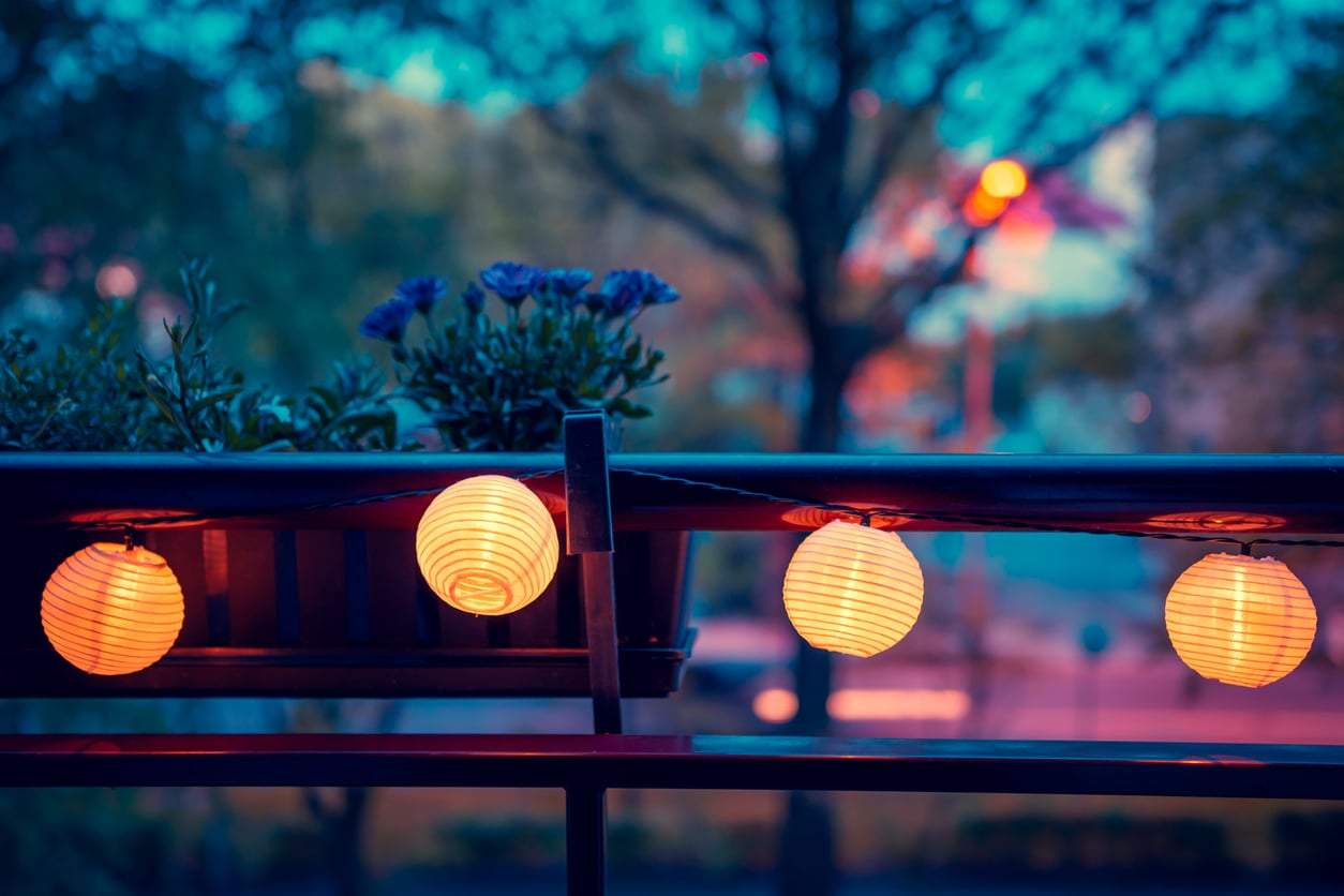 3 astuces d'éclairage pour transformer votre balcon en terrasse de luxe — Décoration