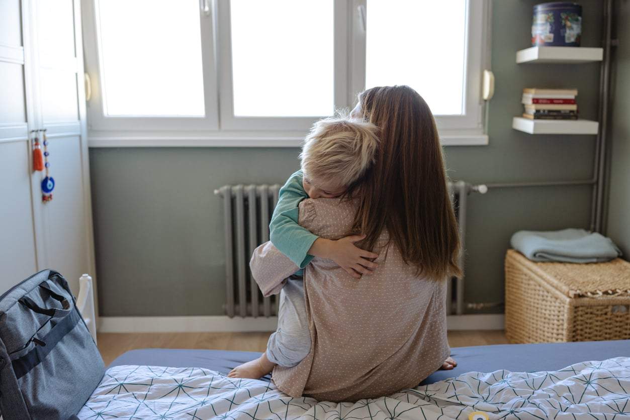Millionengeschäft auf Kosten der Mütter – wie die „Mom Guilt"-Industrie von schlechtem Gewissen profitiert — Familie