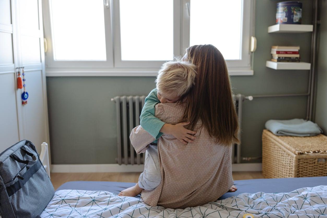 Millionengeschäft auf Kosten der Mütter – wie die „Mom Guilt"-Industrie von schlechtem Gewissen profitiert — Familie