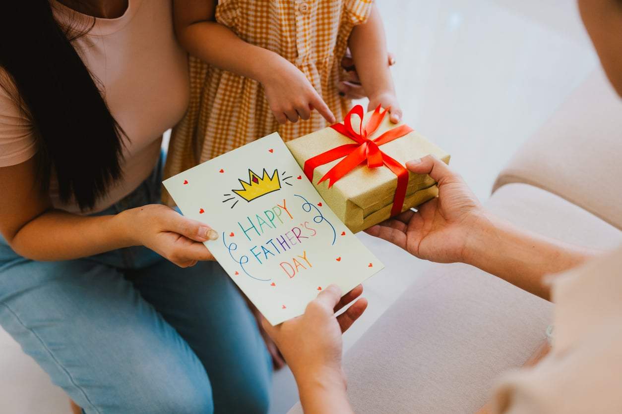 Fête des pères : mérite-t-elle vraiment autant d'attention que la fête des mères ? — Famille