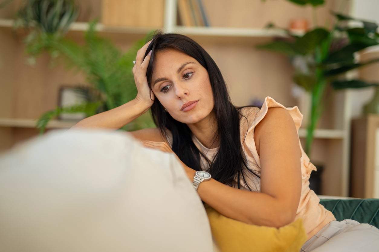 „Heimlich beneide ich meine Single-Freundinnen" – Warum Frauen in Beziehungen manchmal das Alleinsein vermissen — Familie