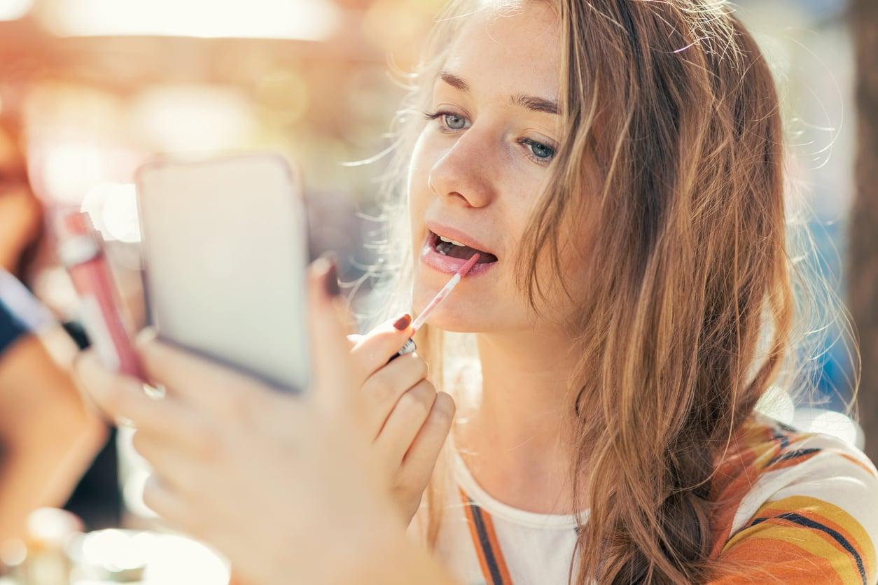 Say goodbye to heavy lipsticks: 5 hydrating lip oils that heal your lips after a day in the sun — Face