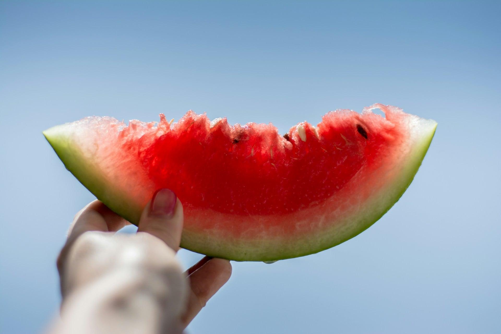 So erkennst du eine reife Wassermelone: 3 sichere Zeichen beim Kauf — Lebensstil