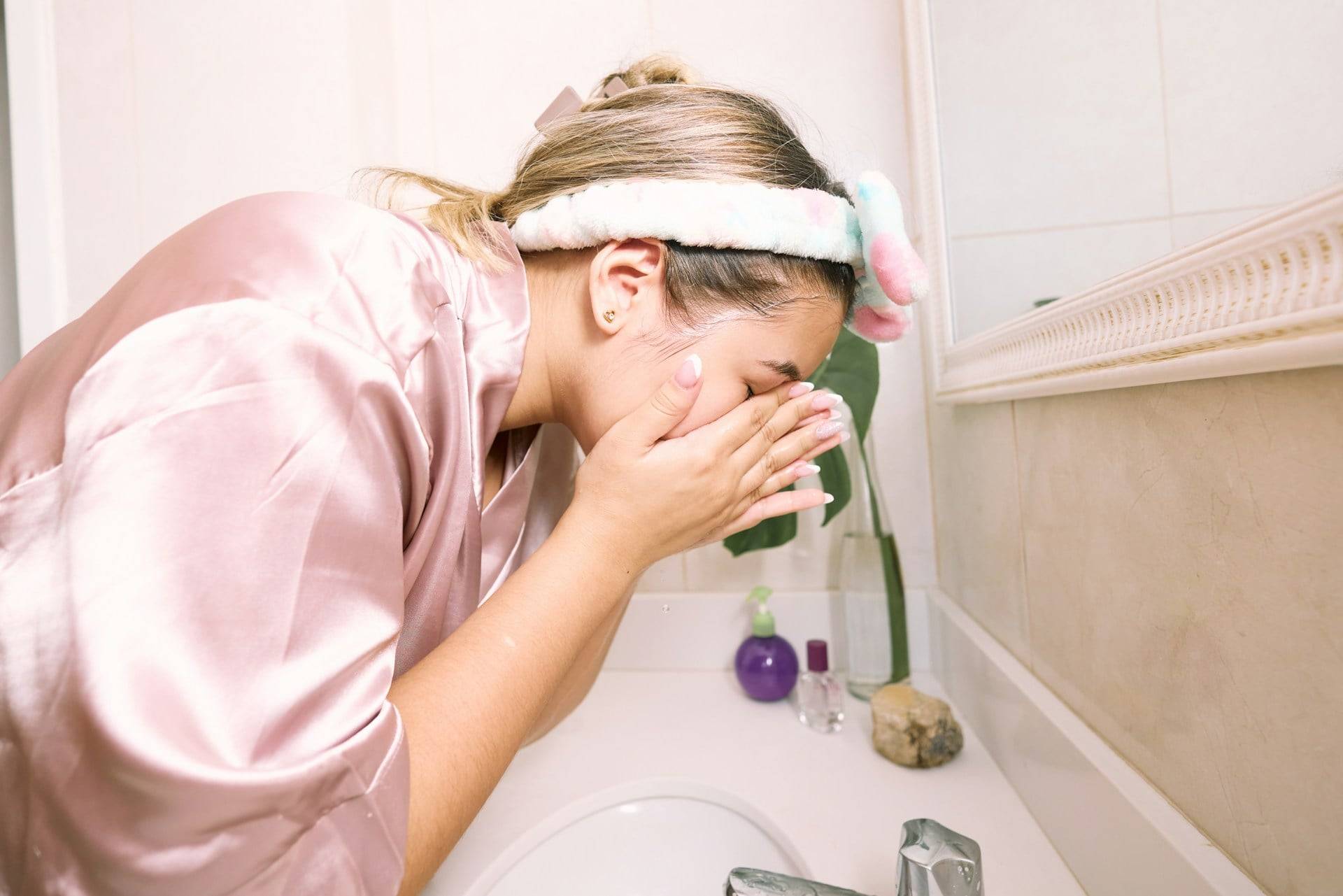 Der 30-Sekunden-Trick beim Gesichtwaschen, der wirklich wirkt – meine Dermatologin hat ihn mir verraten