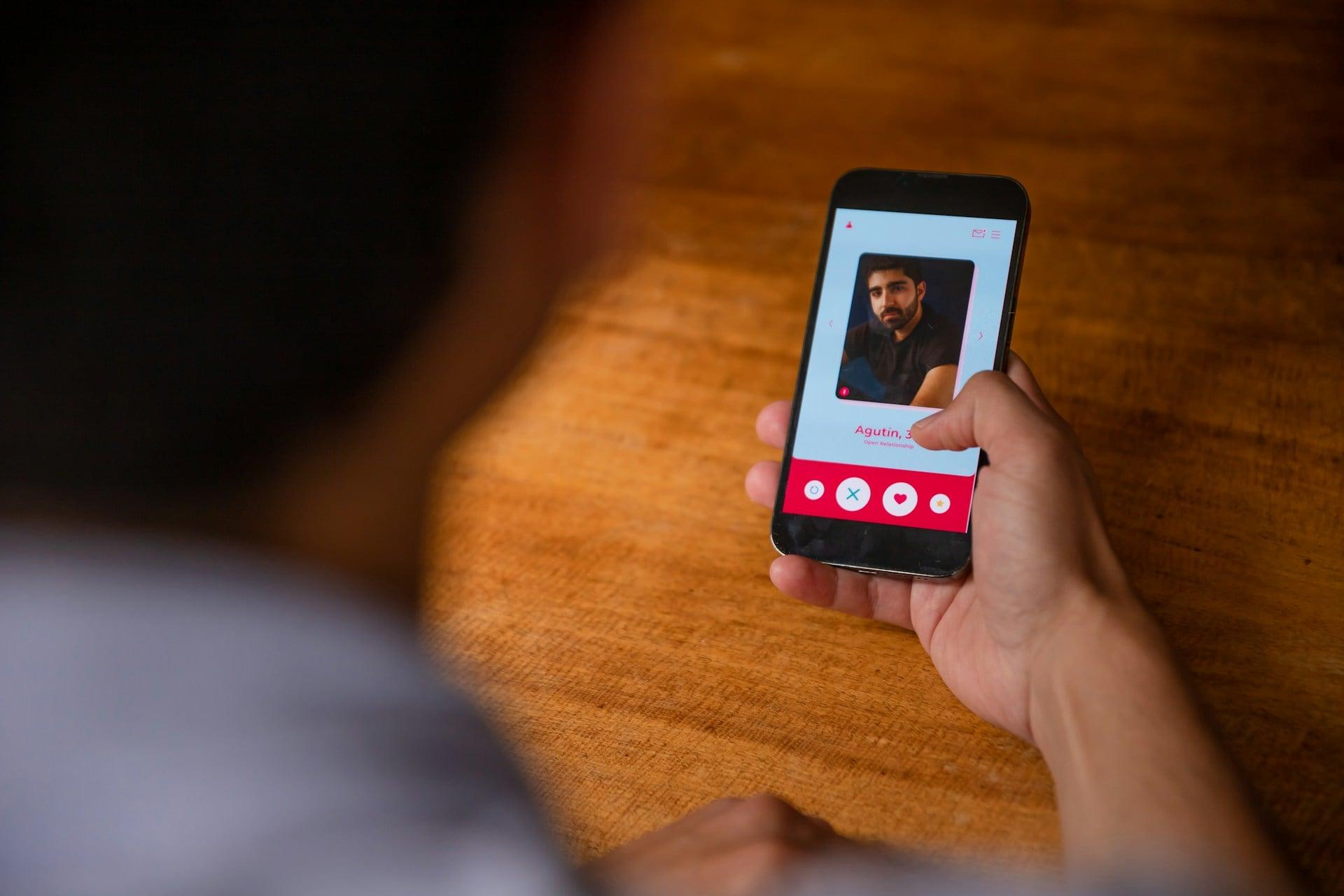 The Tinder Dictionary: What His Dating Profile Really Means — Leisure
