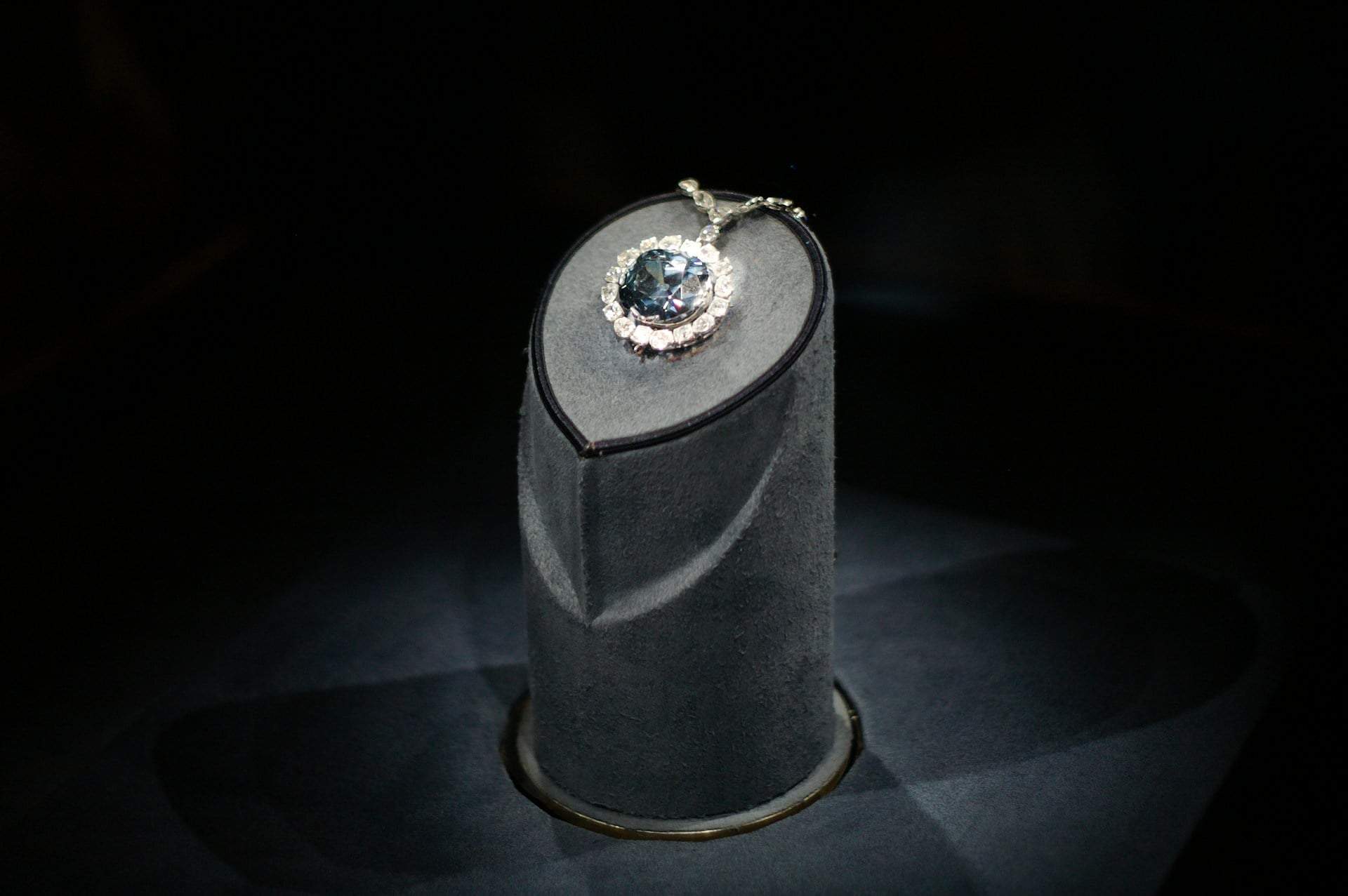 Le diamant maudit : l'histoire du Hope Diamond, qui aurait apporté la ruine à tous ses propriétaires — Loisirs