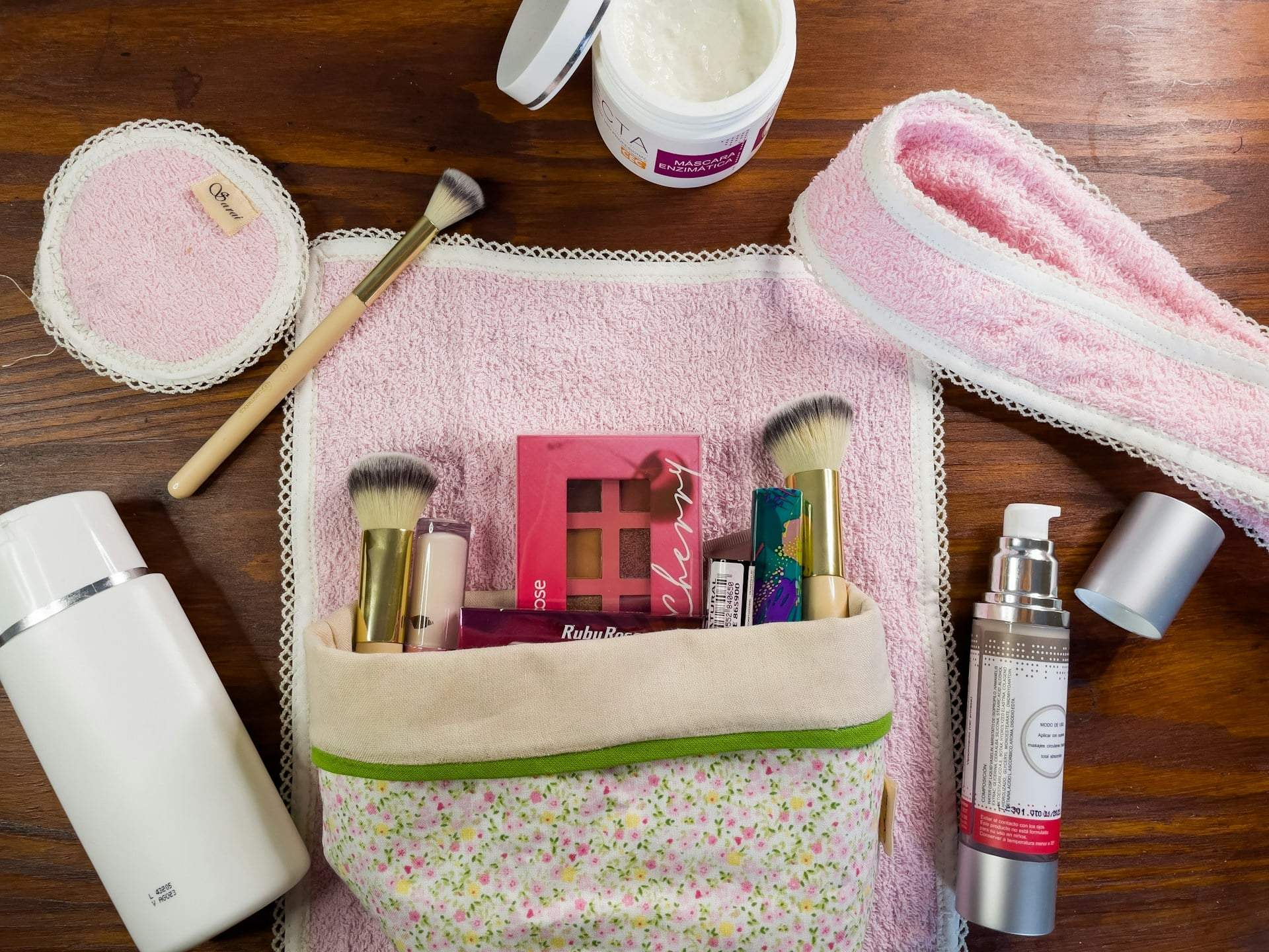 Quand avez-vous lavé vos pinceaux de maquillage pour la dernière fois ? Voici ce que disent les experts — Visage